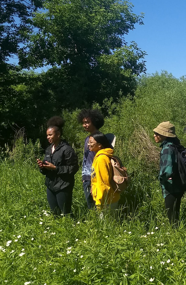 Nearby Nature Interns Leading Community Outing
